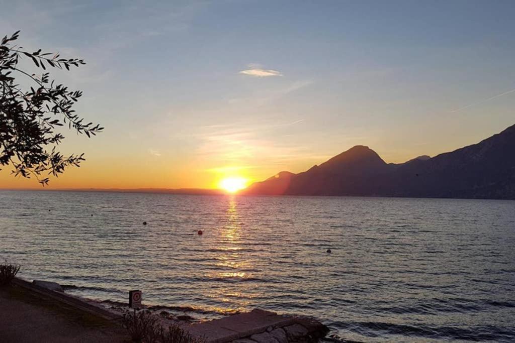 Villa Francesca-Grande Appartamento In Riva Al Lago Brenzone sul Garda Buitenkant foto